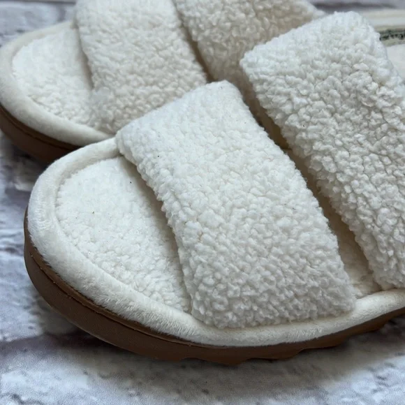 Dluxe by Dearfoams hard bottom slippers - Picture 3 of 6